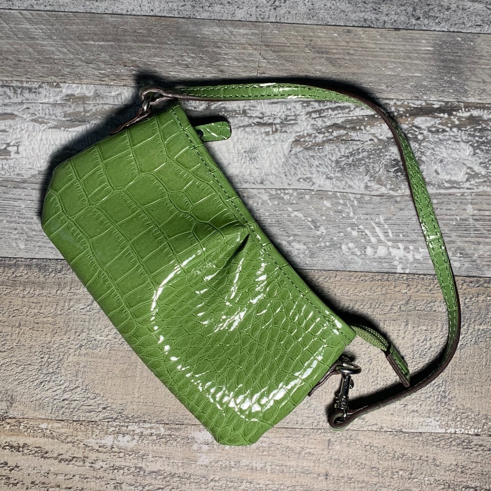 SnakeSkin Wristlet Green
